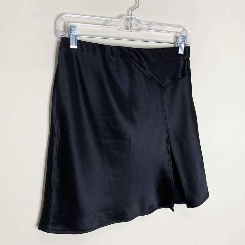 NONchalant Label Karmen Satin Slit Mini Skirt (Sz M) Black - Picture 4 of 13